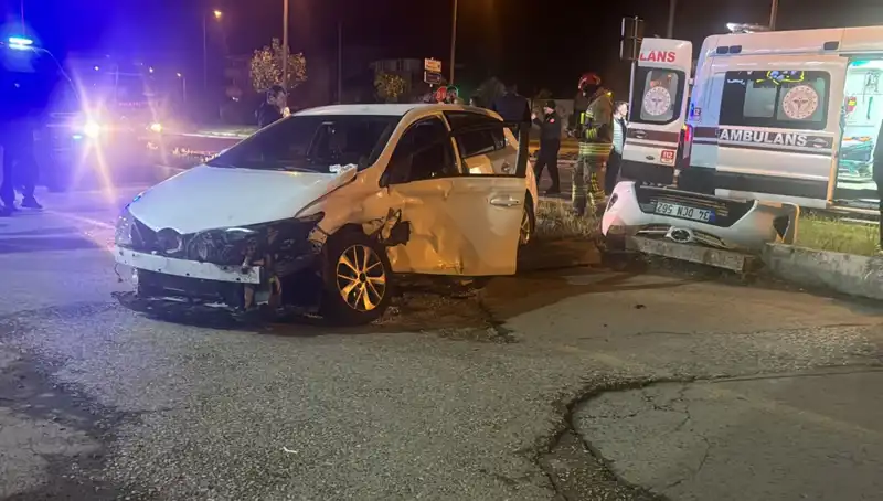 Pikap ile Otomobil Çarpıştı: Kaza Anı ve Sonrası Büyüledi