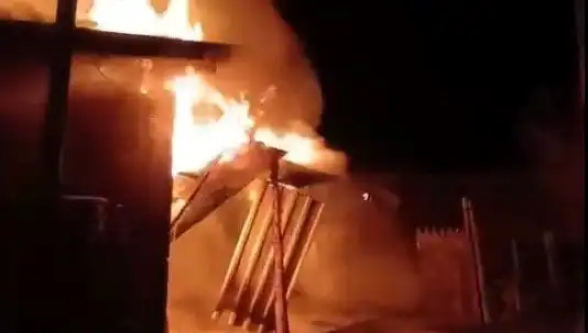 Karabük'te Korkutan Yangın: İki Ev Küle Döndü, Gözyaşlarıyla İzlediler