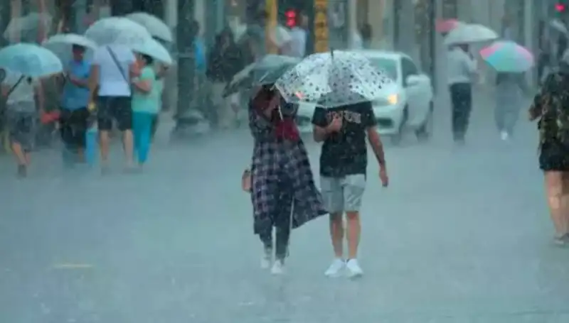 İstanbul'da Beklenen Sağanak ve Yangın Bölgesinde Tehlike Oluşuyor
