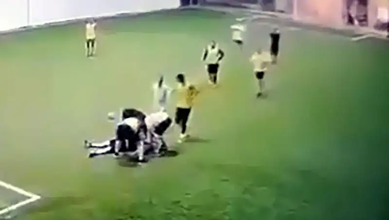 Adana’da Halı Saha Faciası: 3 Çocuk Babası Genç Hayatını Kaybetti