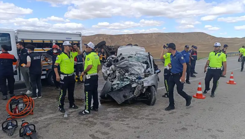 Yozgat'ta Kan Donduran Kaza: 3 Kişi Hayatını Kaybetti, 2 Yaralı!