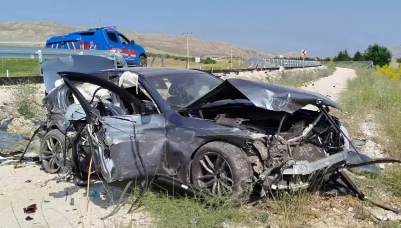 Sivas'ta Peş Peşe İki Trafik Kazası: 9 Yaralıyla Acil Durum
