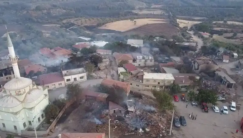 Çanakkale'de Orman Yangını Korkutuyor! Havadan Görüntüler Şok Etti