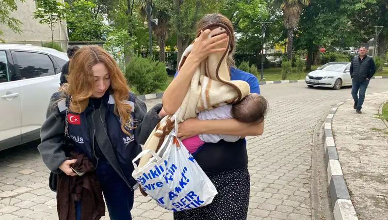 Evlerde Hırsızlık Yapan Kadın, Güvenlik Kameraları Sayesinde Yakalandı