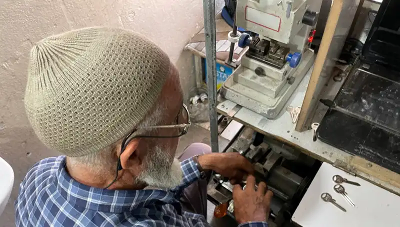 28 Yılda 4 Metrekarelik Dükkana Sığdırılan Hayal: "Burası Bana Saray Gibi"