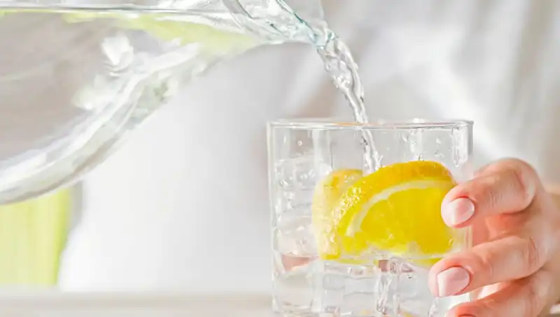 Limonlu Su İçmenin Bilinmeyen Yararları: Sağlığınızı Nasıl Etkiliyor?