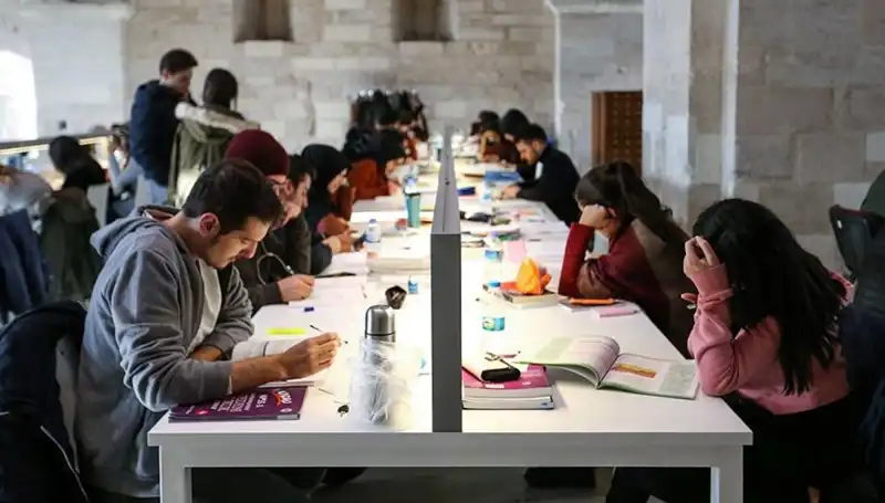 2024-2025 Akademik Yılı İçin Üniversitelerin Başlangıç Tarihleri Açıklandı