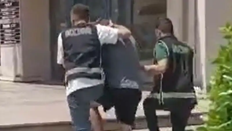 Sahte Dövizle Alışveriş Yapan Turist Sınır Dışı Edildi: Olayın Perde Arkası Ne?
