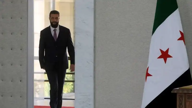 Suriye'nin Geleceği İçin Paris'te Şara-Macron Zirvesi: İşbirliği İlan Edildi