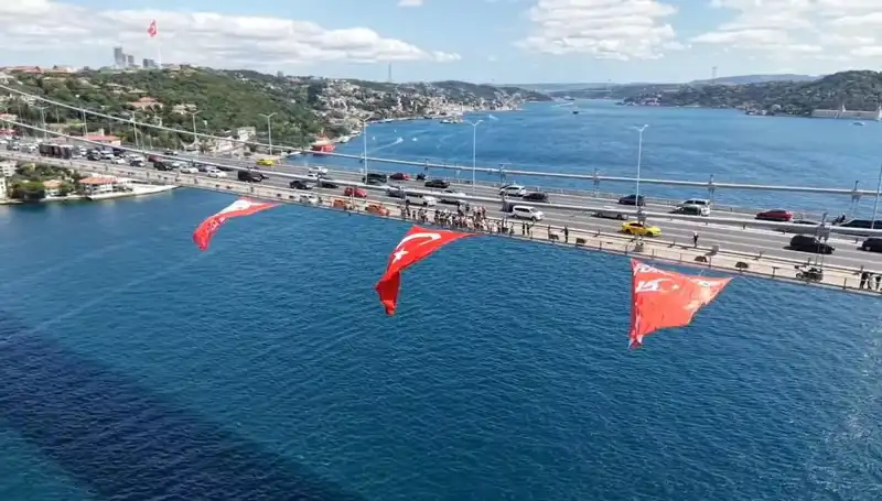 Türk Bayrağı, Çoşkulu Törenle Köprüye Asıldı: Anlamı Nedir?