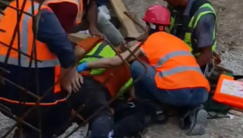 Adana'da İnşaat Kazası: İki İşçi Yaralandı, Detaylar Ortaya Çıktı