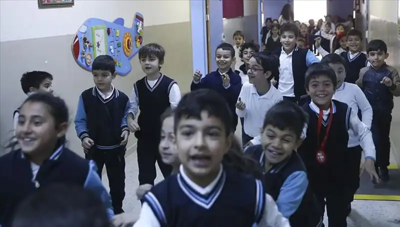 2025'te Okulların Açılış Tarihleri ve Tatil Süreleri Açıklandı