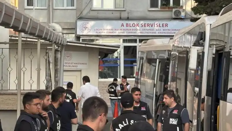 İstanbul'da İBB Soruşturmasında 25 Şüpheli Adliyede, İETT Genel Müdürü de Yer Alıyor