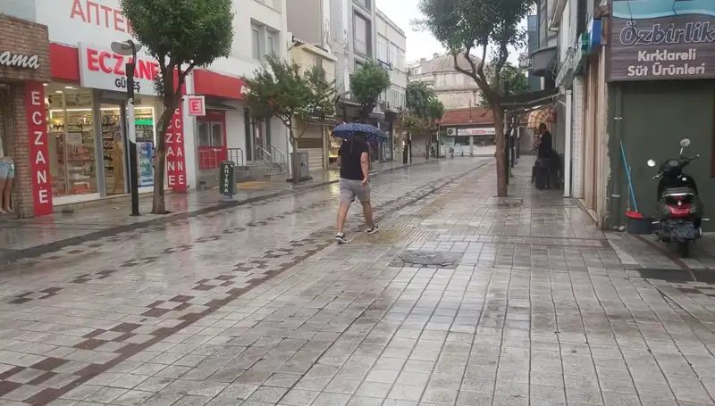 Kırklareli'de Beklenmedik Sağanak Yağışlar Hayatı Olumsuz Etkiledi