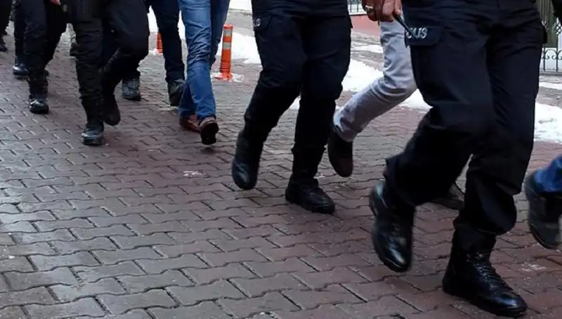 Antalya'da Silah Kaçakçılarına İnanılmaz Operasyon: 15 Gözaltı!