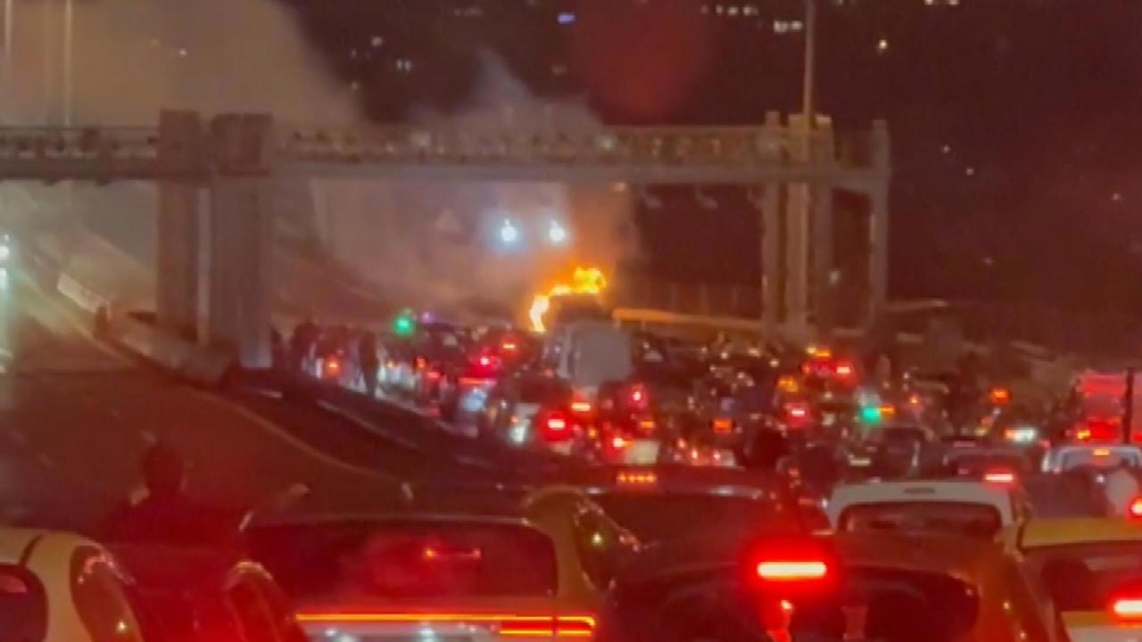 15 Temmuz Şehitler Köprüsü'nde Otomobil Yangını...