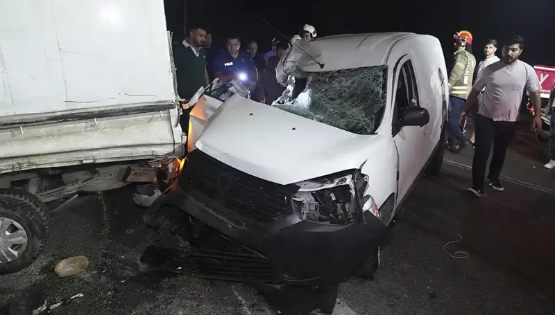 İstanbul'da Korkunç Kaza: 3 Kişi Yaralandı, Olay Yerinde Panik Yaşandı