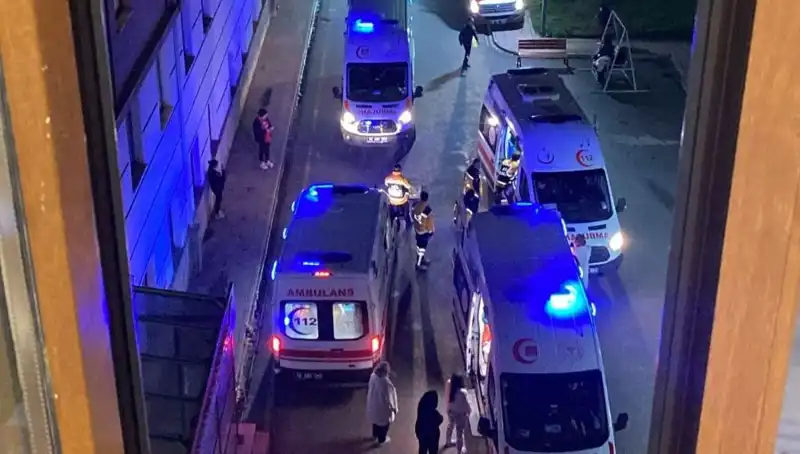 Akşam Yemeği Skandalı: 53 Öğrenci Hastaneye Kaldırıldı!