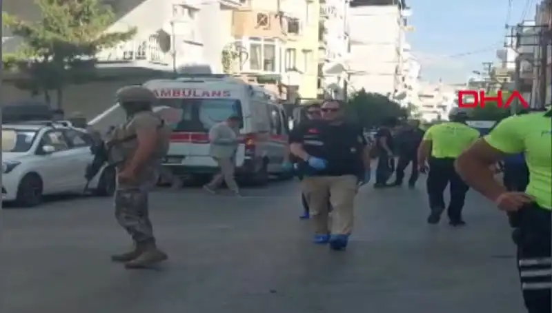 İzmir Karakoluna Silahlı Saldırı: İki Şehit, Bir Yaralı Vatandaş