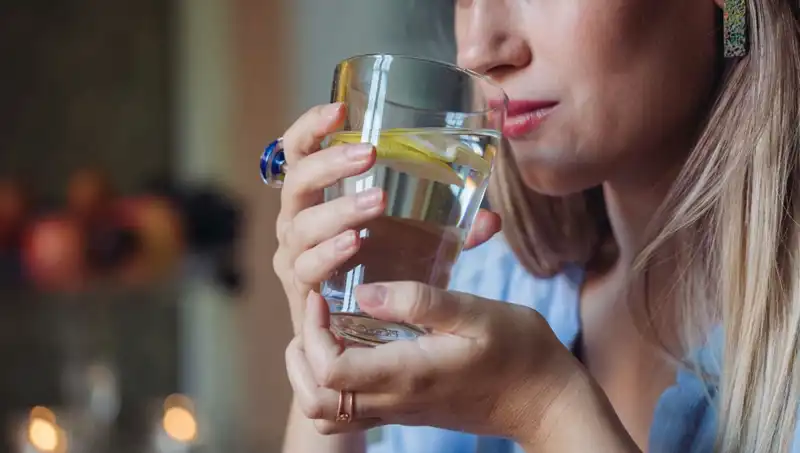 Aç Karnına 1 Litre Su İçmek: Vücudunuzda Neler Olacak?