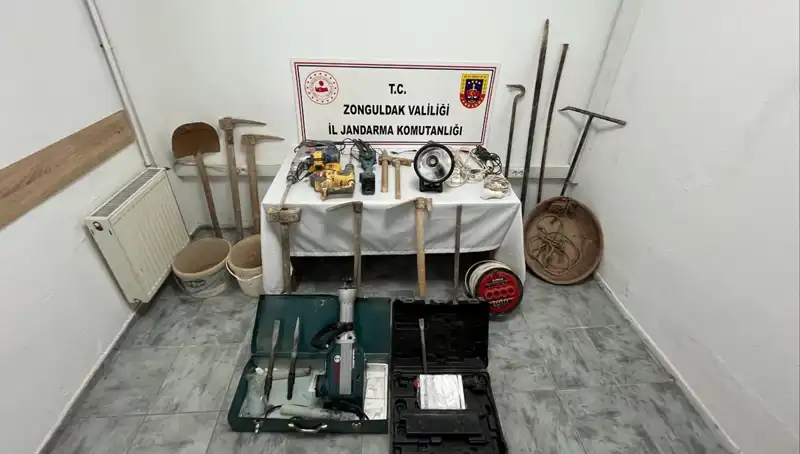 Çaycuma’da Kaçak Kazı Skandalı: 5 Kişi Suçüstü Yakalandı