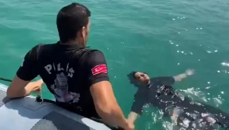 Baraj Gölüne Düşen Kadını Gemi Adamları Zor Anlarda Kurtardı