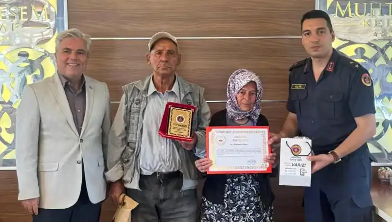 Tek Evini Jandarmaya Bağışlayan Aileden Duygusal Hareket