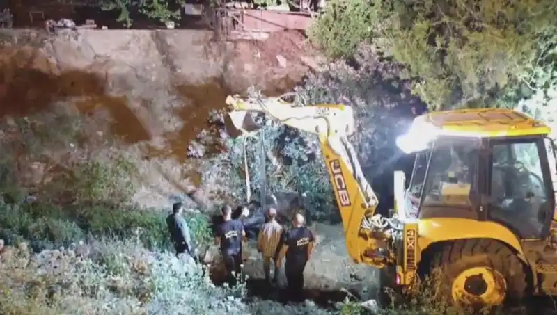 Hatay'da İneği Kurtarmak İçin Gece Yarısı Büyük Operasyon Düzenlendi