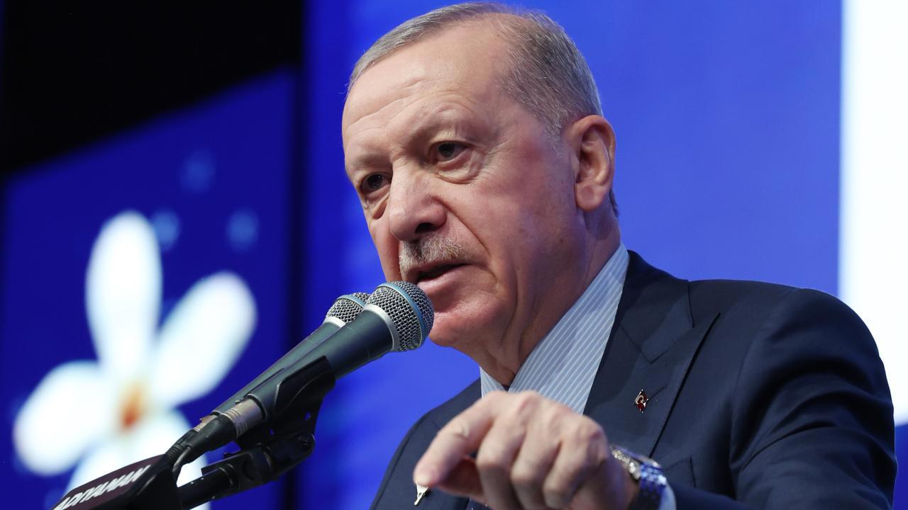 ** Erdoğan: Deprem bölgesinde evine girmeyen tek bir vatandaşımızı bırakmayacağız

**