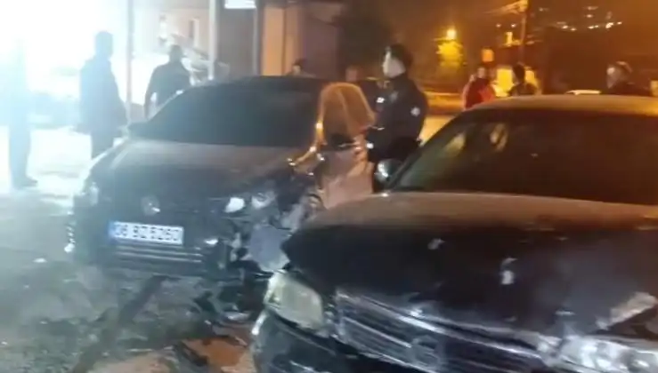 Çevirmeden Kaçarken Ters Dönüş Yapan Araçta Kaza!