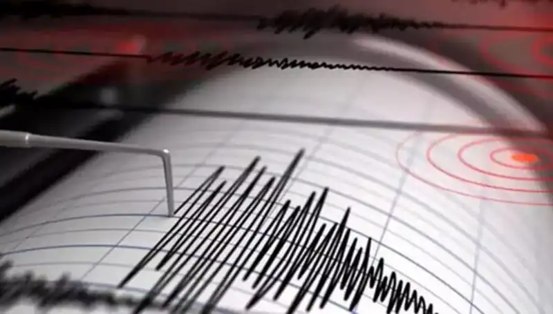 Ege Denizi'nde 4,1 Büyüklüğünde Deprem: Neler Yaşandı?