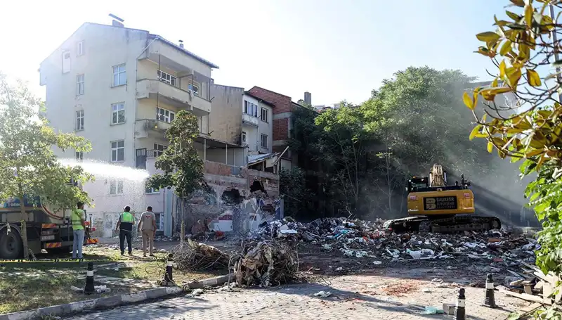 Sındırgı'da Deprem Artçıları Etkisini Sürdürüyor: Son Gelişmeler