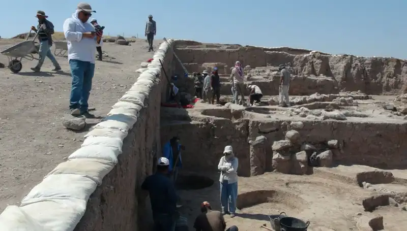 Oylum Höyük'te Yaz Sıcaklarında Kazı Çalışmaları Devam Ediyor